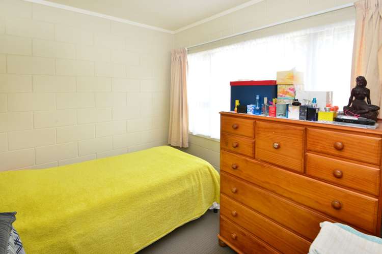 196 Edmonton Road Te Atatu South_13