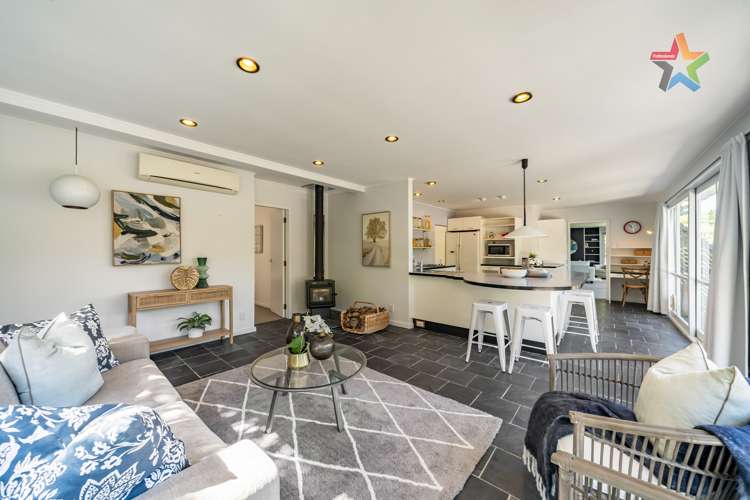 12 Whiorau Grove Lowry Bay_13