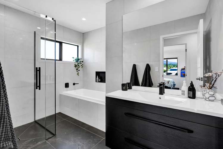 90 Peters Road Egmont Village_26