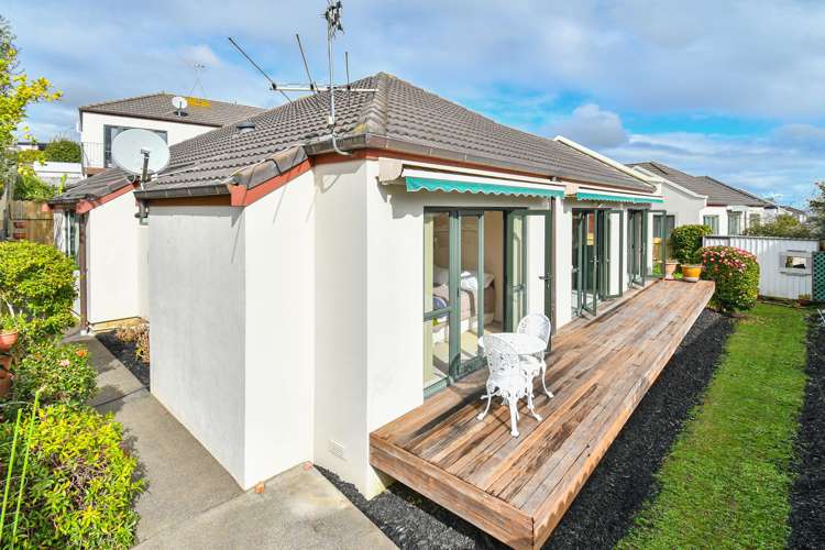 2/5 Ribbonwood Crescent Goodwood Heights_13