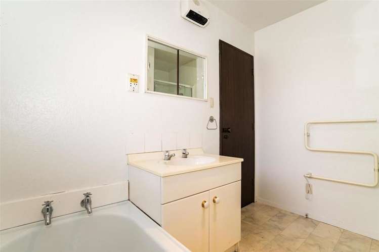 34 De Havilland Street Hornby_6