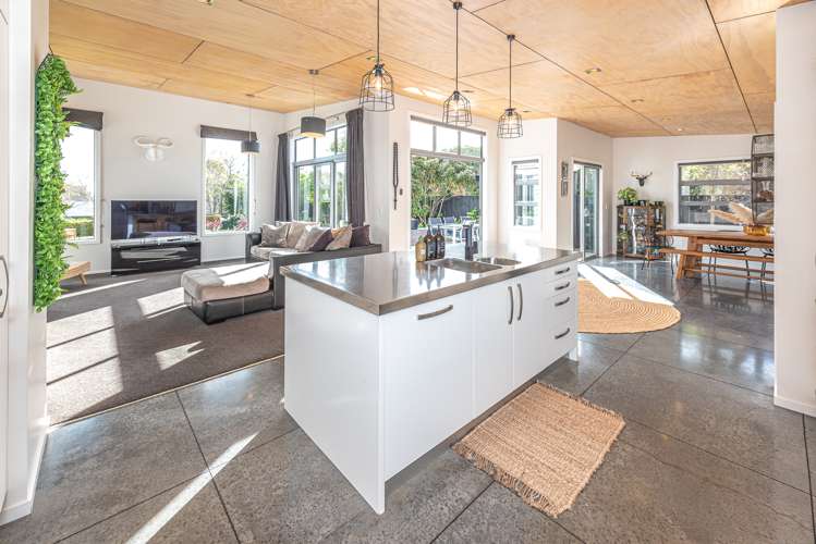 9 Lithgow Drive Otamatea_13