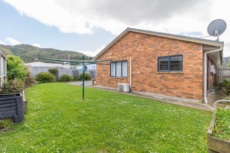 2/4 Ipswich Grove Wainuiomata_17
