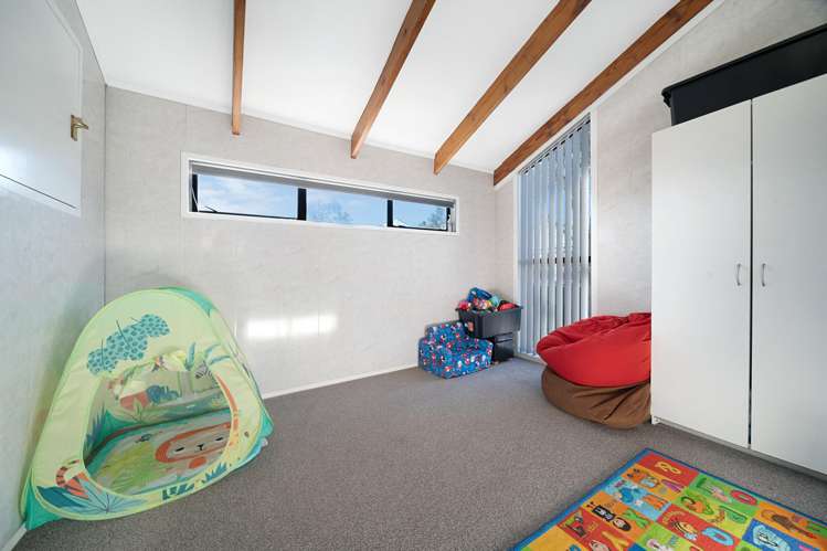 2/46A Captain Scott Road Glen Eden_12