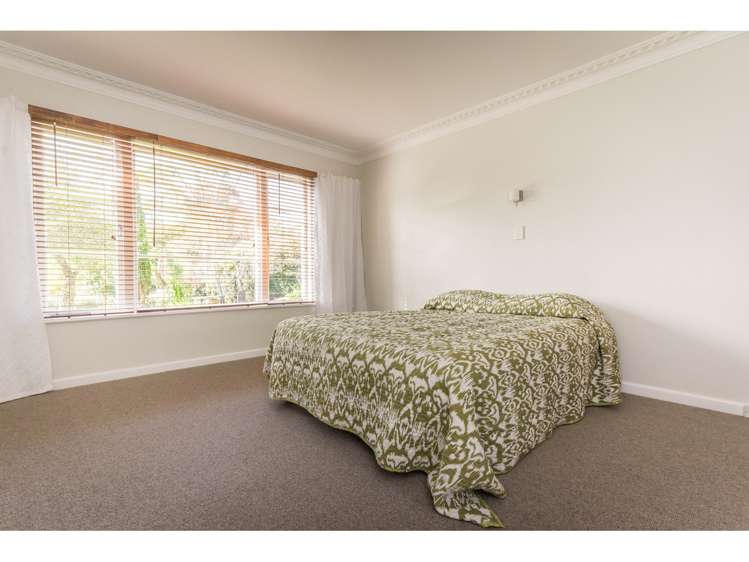 33 Derwent Crescent Titirangi_9