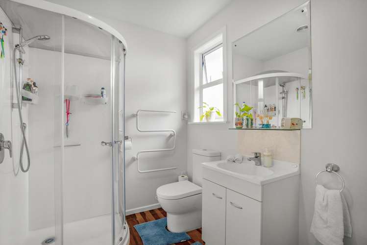 63 Mark Avenue Paparangi_12