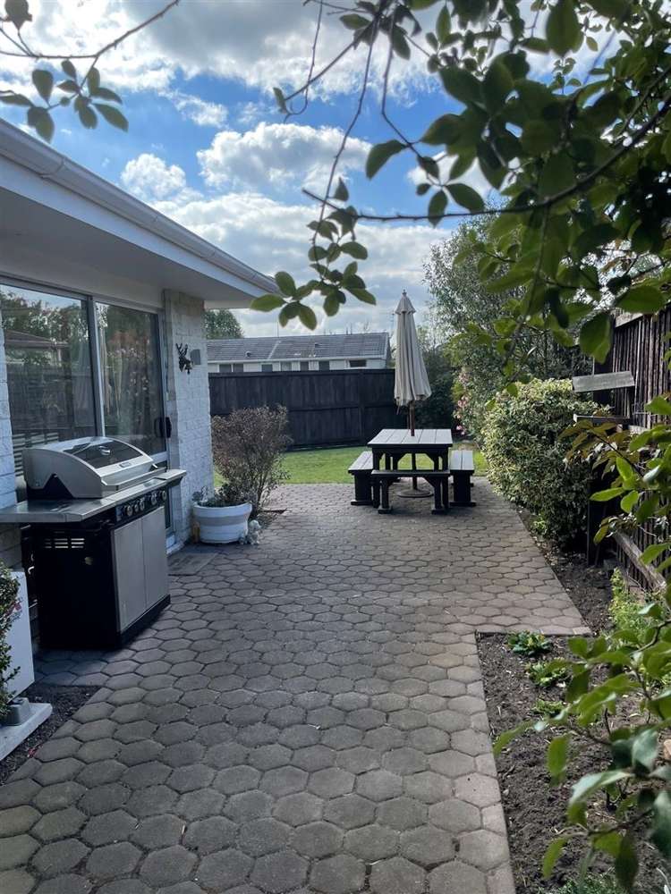 2/72 Lakewood Drive Burwood_12