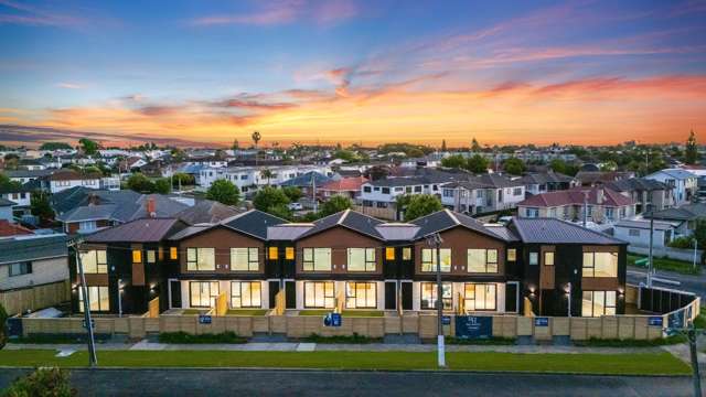 STUNNING NEW TOWNHOUSE