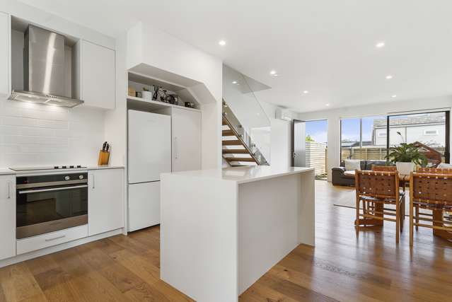6/4 Glen Atkinson Street St Heliers_3