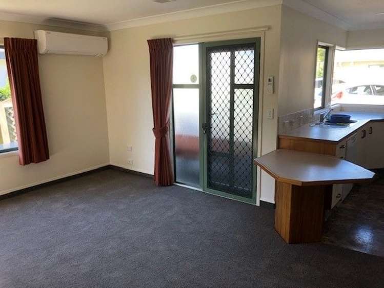 2/68A Guppy Road Greenmeadows_3