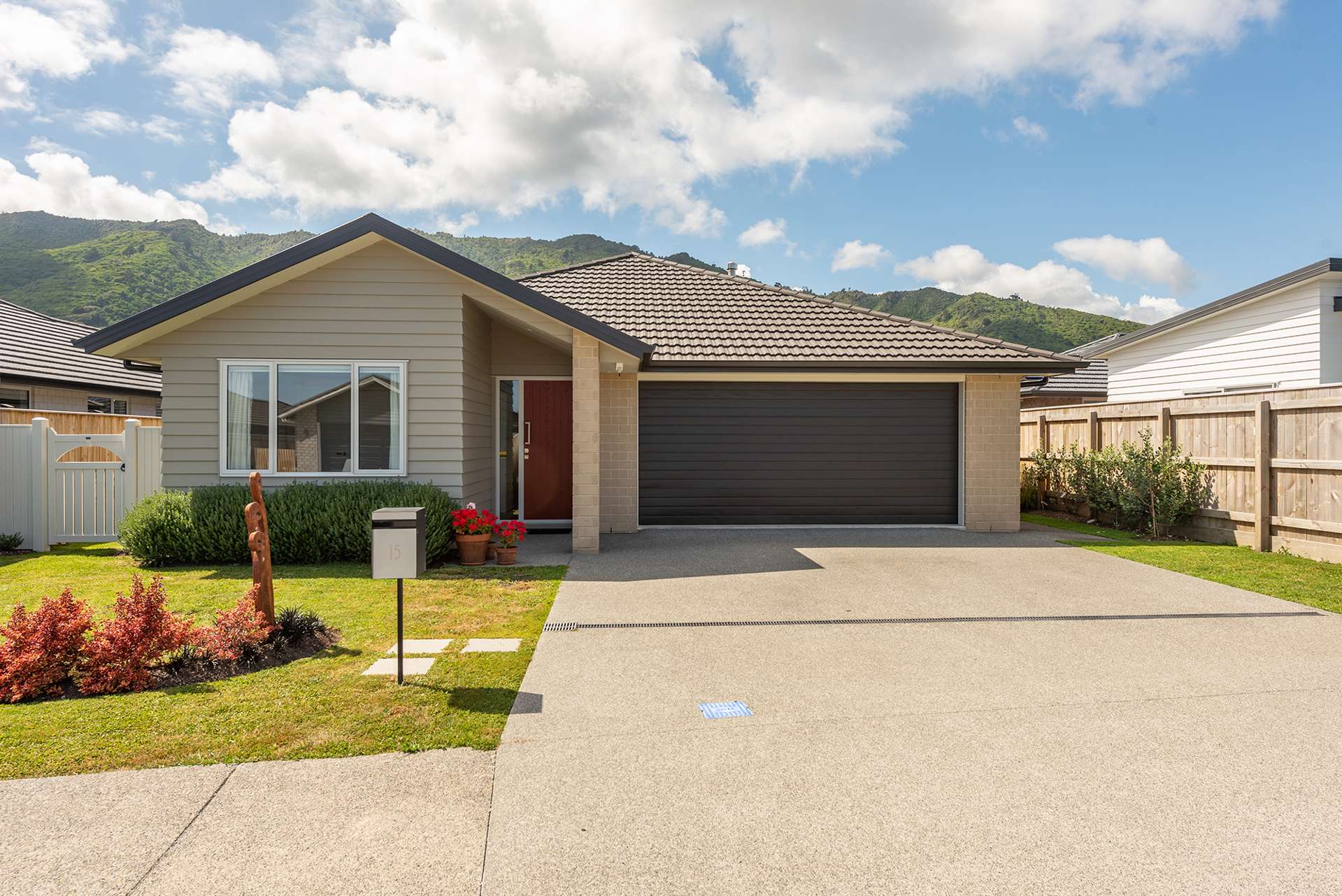 15 Tapuhikura Street Waikanae_0