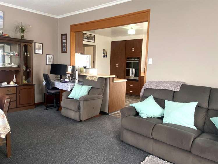 402 Main South Road Paroa_9