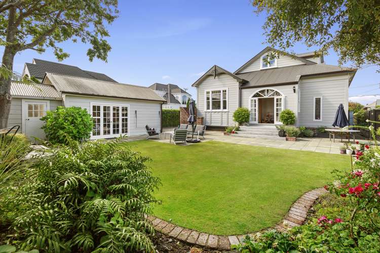 18 Whites Line West Woburn_11