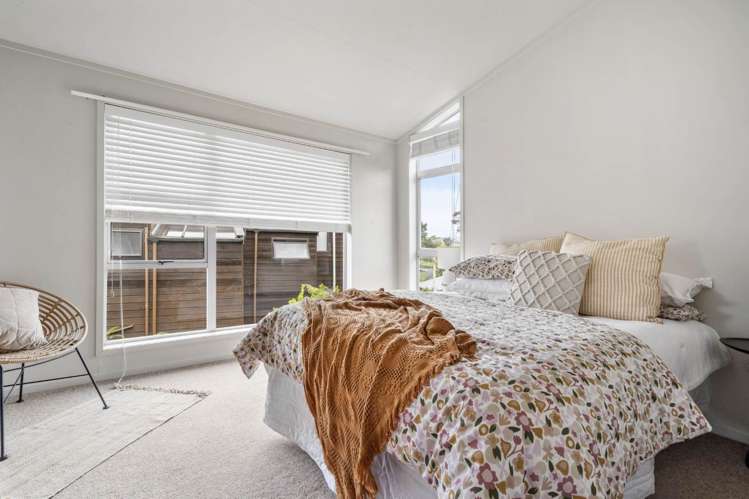 2/970 Beach Road Torbay_12