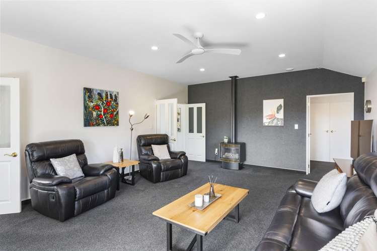 2 Sams Way Raumati South_6
