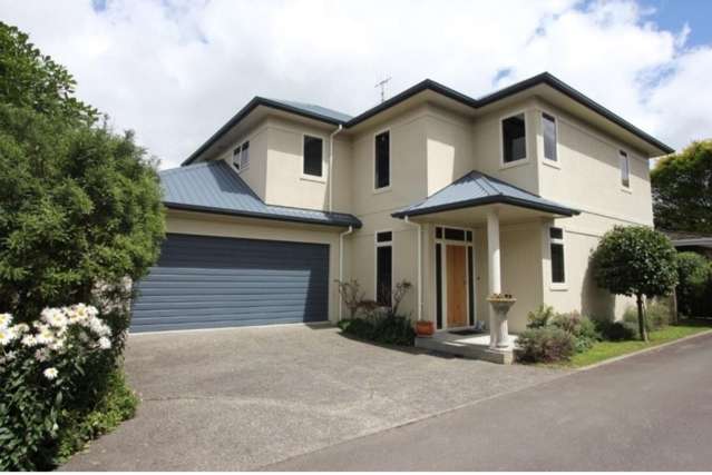 Fully Furnished and Low Maintenance Modern House