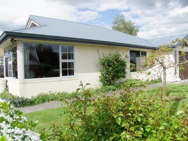 2 Duthie Street Milton_21