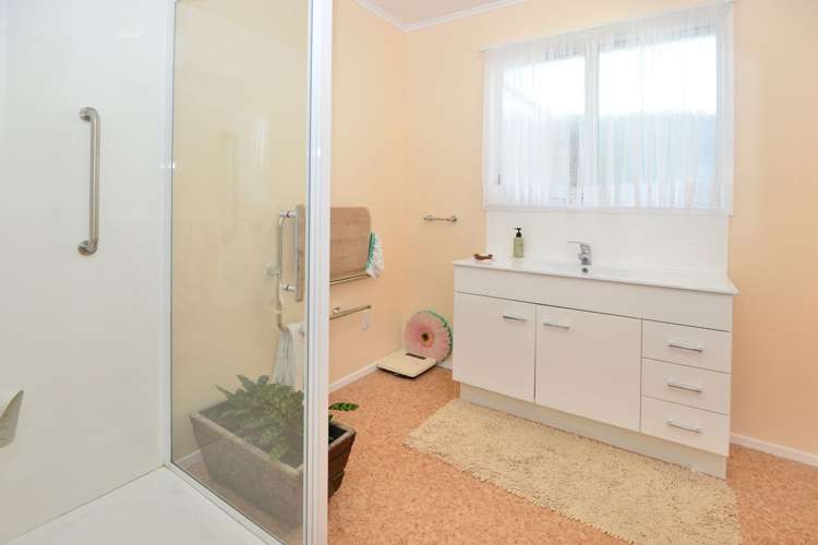 98 Vipond Road Stanmore Bay_18