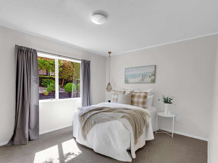 54 Lansdowne Crescent Glenview_13