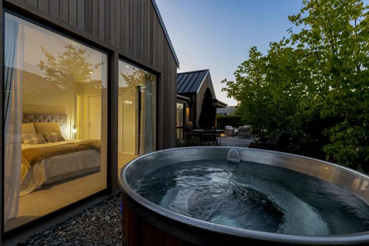 31 Falconer Rise Jacks Point_13