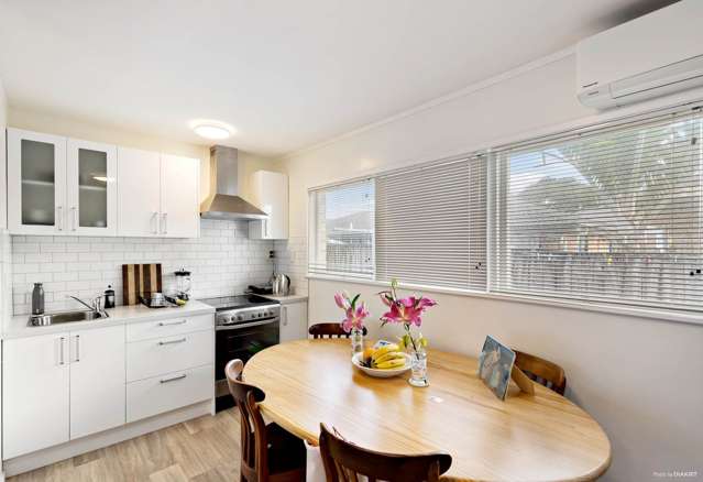 Close to shopping centre- rent includes water