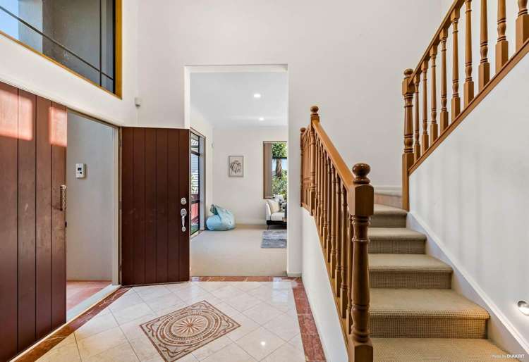 16 Maybole Drive 2318_2