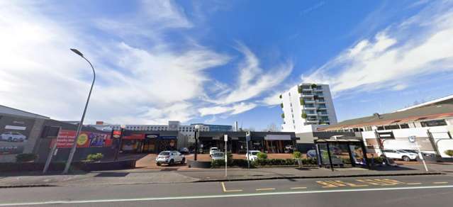 Easy SH1 Access Retail For Lease Broadway