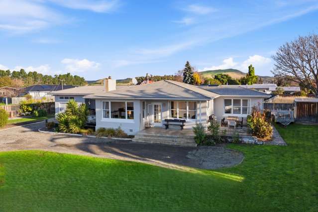 Sunny, Spacious and Full of Potential in Seddon
