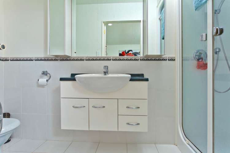 1 Oakford Park Crescent Greenhithe_8