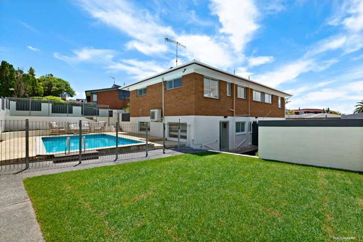 11 Nui Mana Place Te Atatu South_17