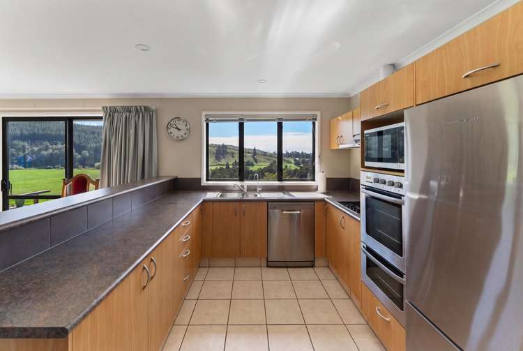 76 Pretty Bridge Valley Road Wakefield_9
