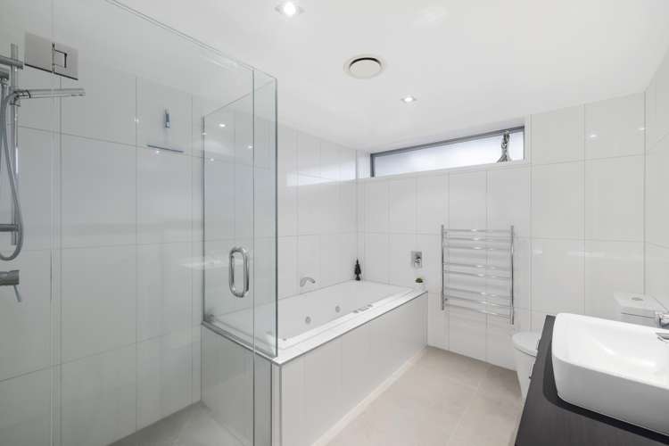 1/104 Harbour Drive Otumoetai_21