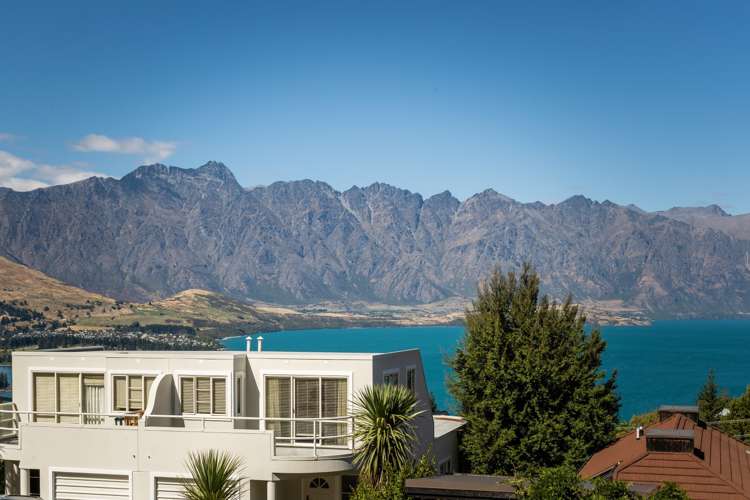 22 Wynyard Crescent Fernhill/Sunshine Bay_24