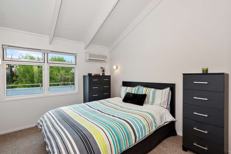 132 River Road Hamilton East_10