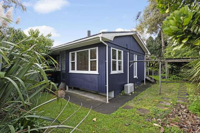 2/2 Earl Road Titirangi_4