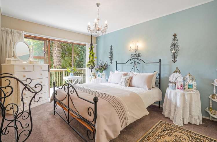 221 Point View Drive East Tamaki Heights_12