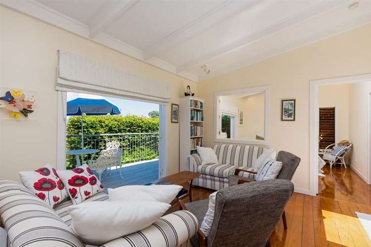 2/58 Beach Road Castor Bay_10