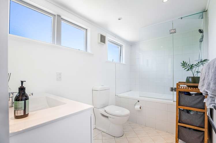 1b Titoki Street Te Atatu Peninsula_24