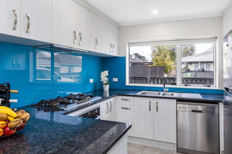 16 Dolbel Place Mangere East_5