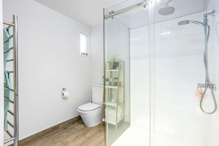 8 Swann Beach Road Stanmore Bay_19