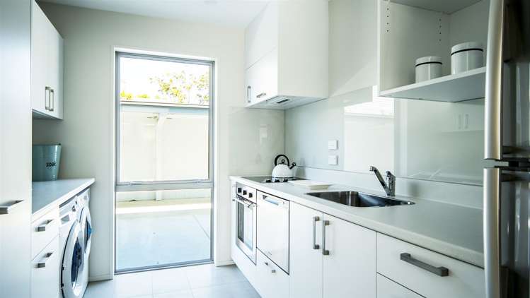 2/31 Clissold Street Merivale_1