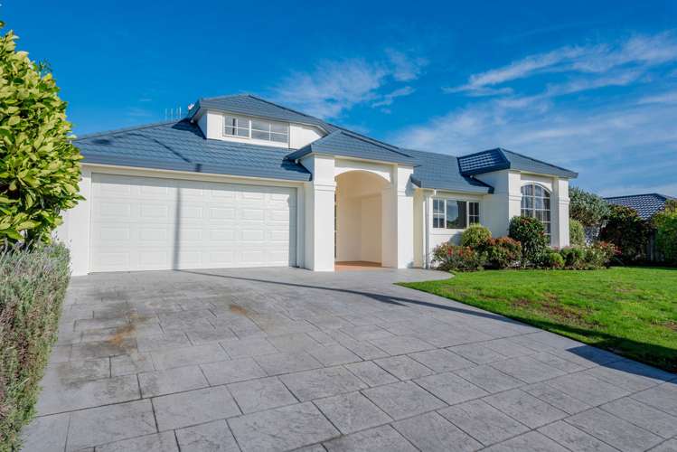 126 Guildford Drive Paraparaumu Beach_1