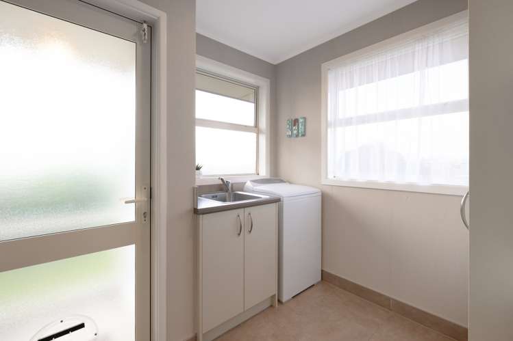 15 Warwick Place Brookfield_15