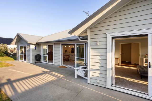 Modern Family Appeal in Popular Neighbourhood