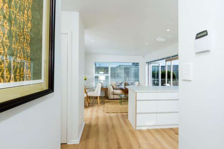 1/241 Hurstmere Road Takapuna_5