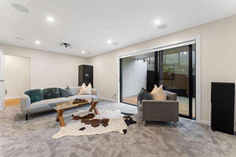 8 Barrel Crescent Swanson_14