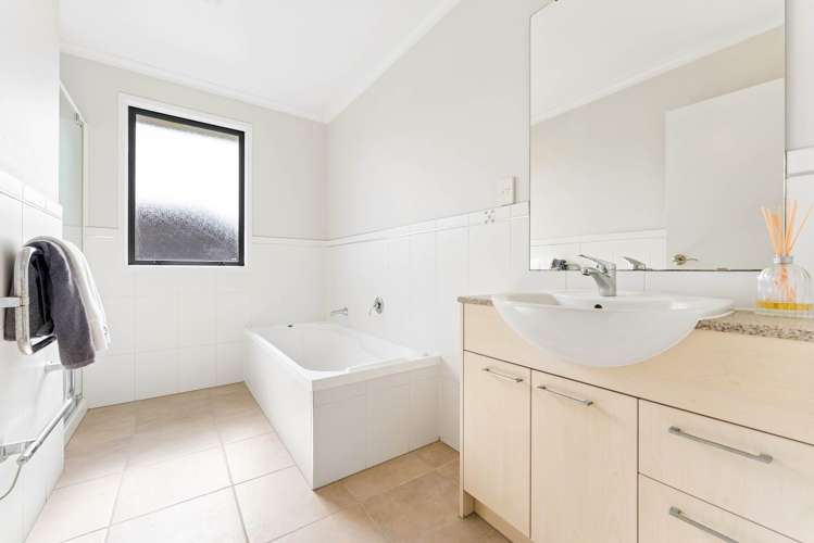 6 Ashurst Lane Greenhithe_17