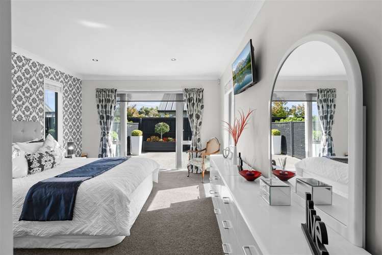 6 Lakebridge Place Parklands_17