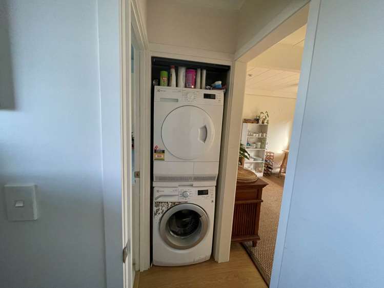 10/18 Parr Terrace Castor Bay_8