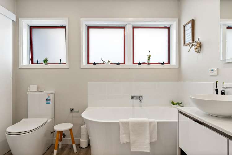 81 Seaview Road Paremata_20